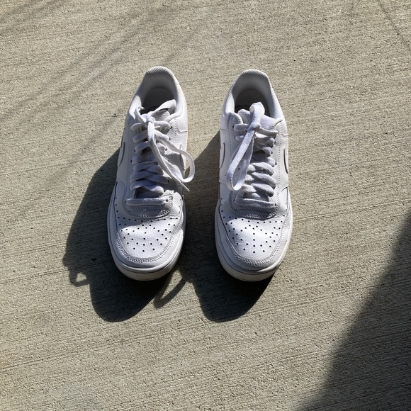 Nike White Women's Sneakers - Picture 3 of 9